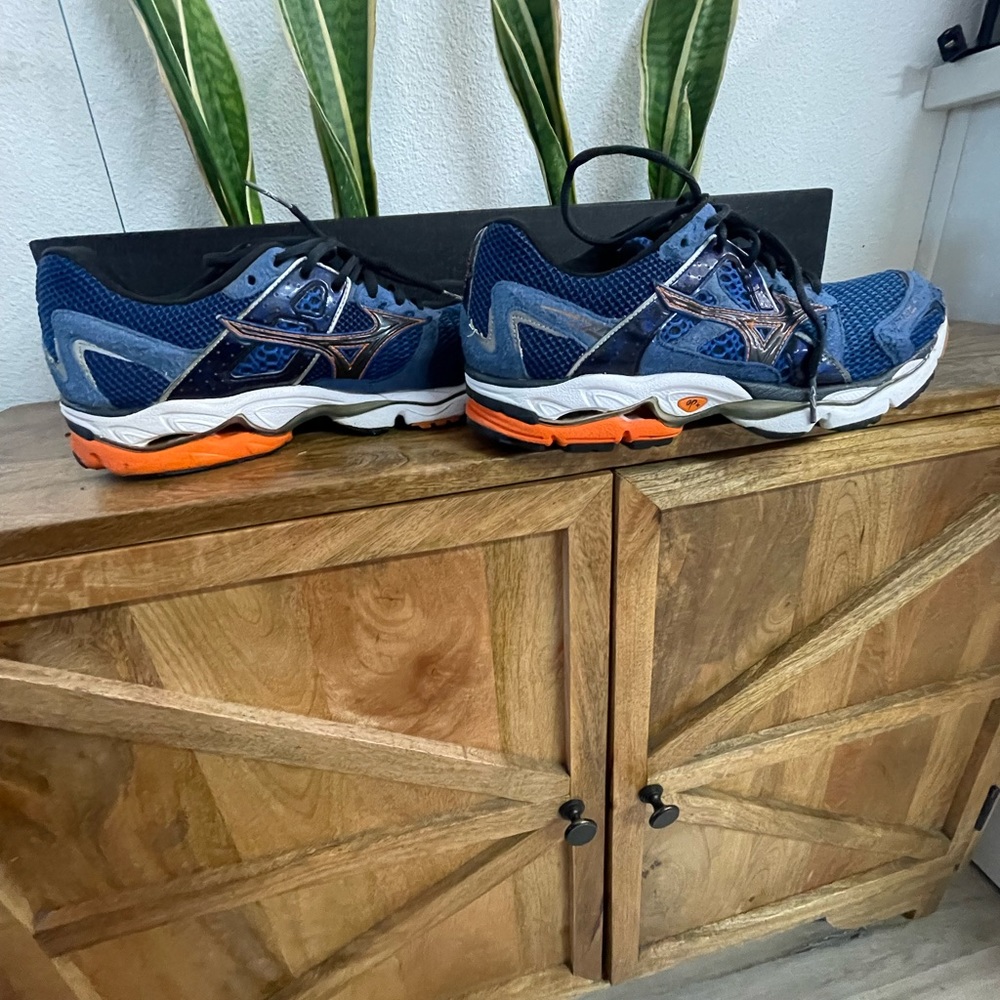 Mizuno wave enigma men’s 9.5